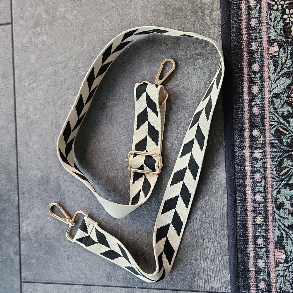 Detachable accent strap for crossbody bags, totes, and purses